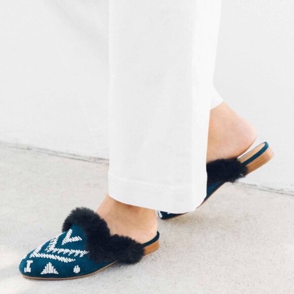 NEW Soludos Sedona Faux Fur Beaded Leather Mule Flats in Navy Blue SZ 6 - Picture 1 of 14